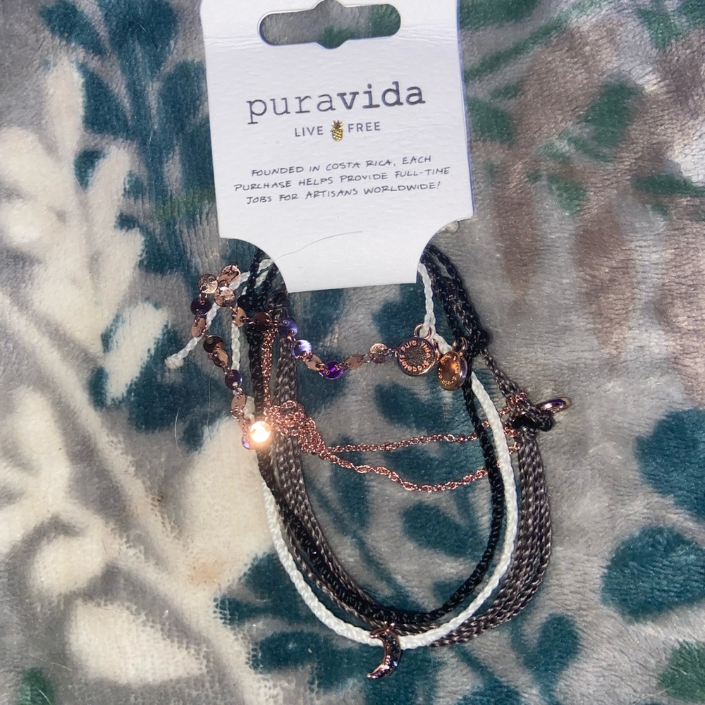Bracelets - Picture 5 of 9